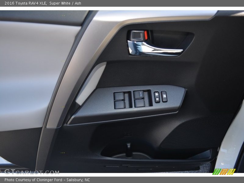 Super White / Ash 2016 Toyota RAV4 XLE