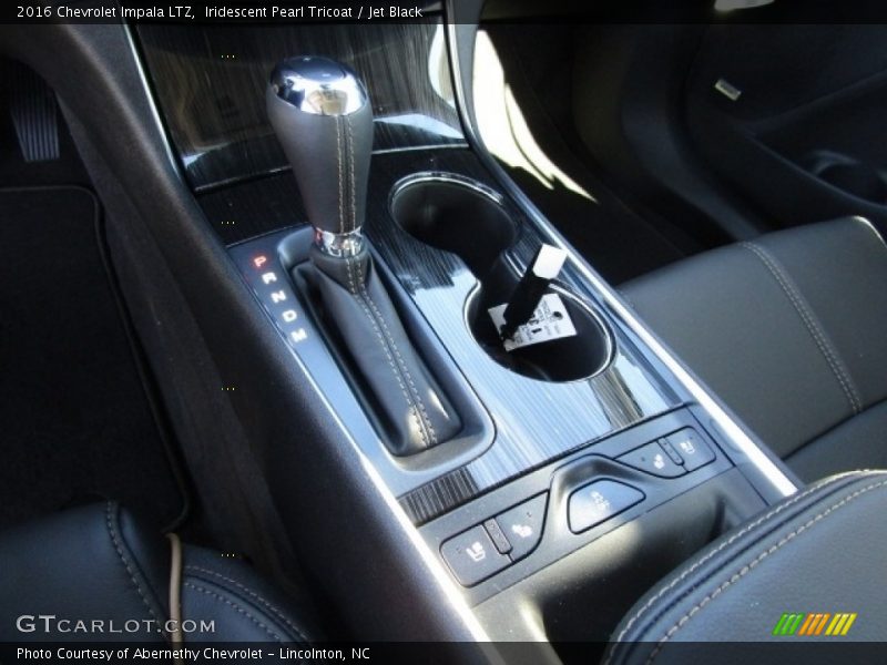 Iridescent Pearl Tricoat / Jet Black 2016 Chevrolet Impala LTZ