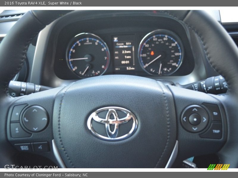 Super White / Black 2016 Toyota RAV4 XLE