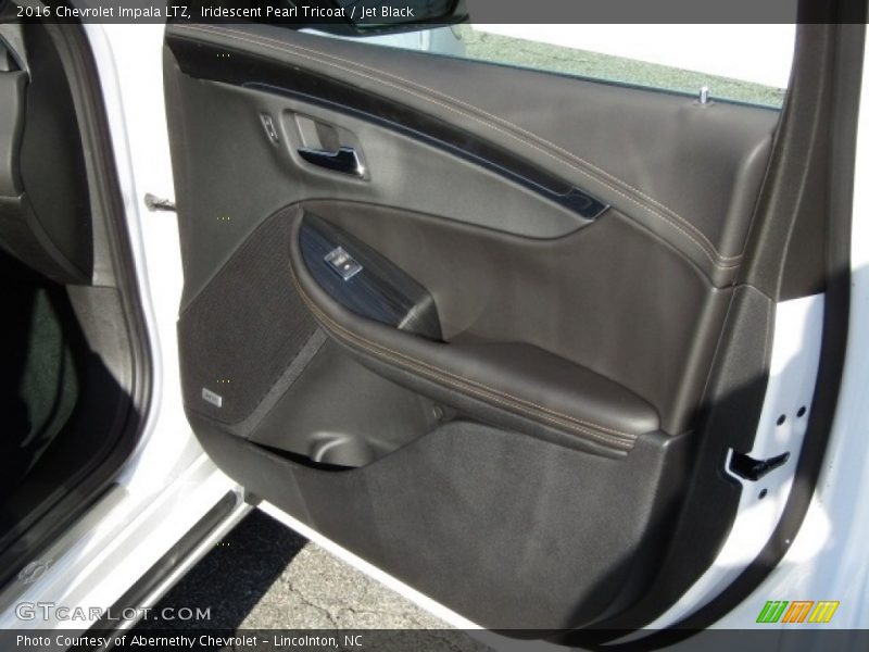 Iridescent Pearl Tricoat / Jet Black 2016 Chevrolet Impala LTZ
