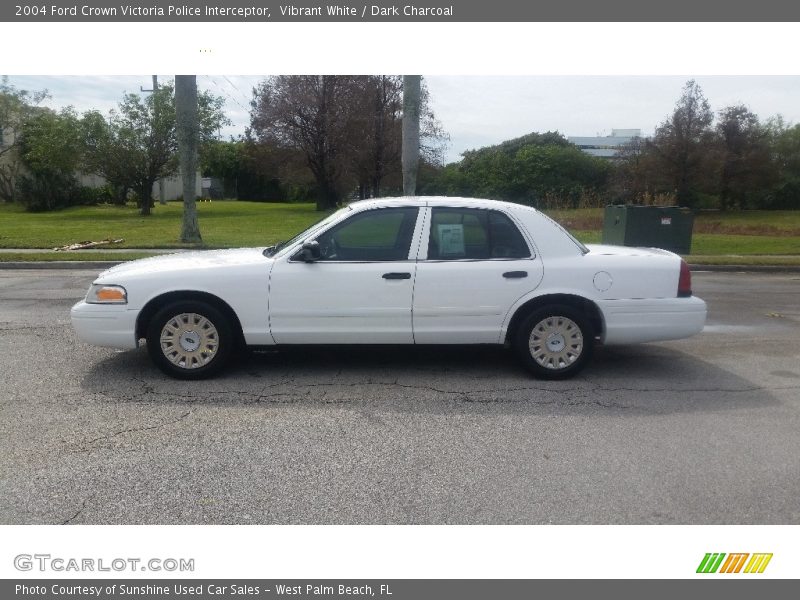 Vibrant White / Dark Charcoal 2004 Ford Crown Victoria Police Interceptor