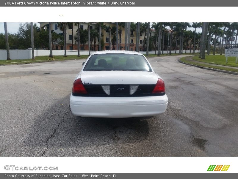 Vibrant White / Dark Charcoal 2004 Ford Crown Victoria Police Interceptor