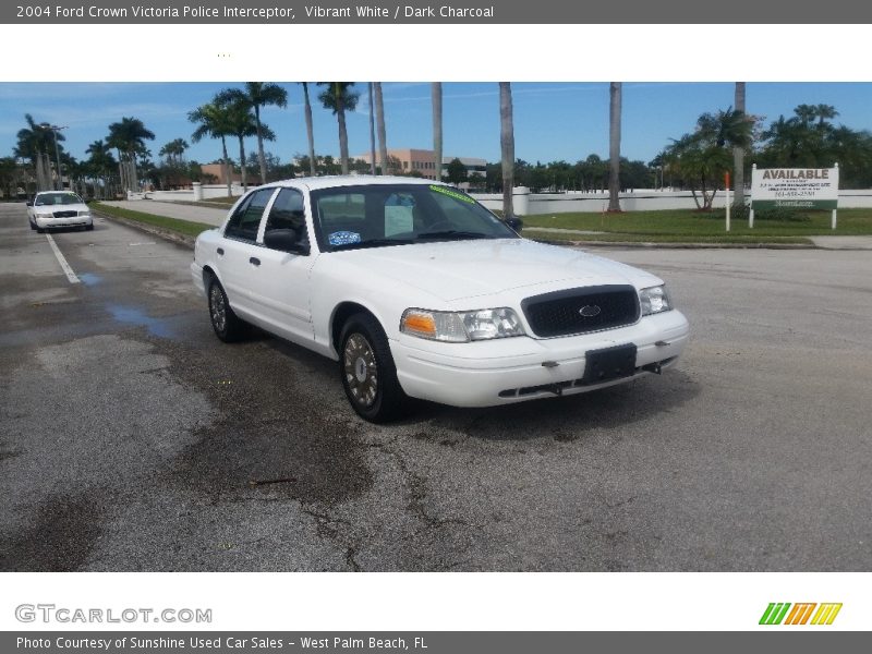 Vibrant White / Dark Charcoal 2004 Ford Crown Victoria Police Interceptor
