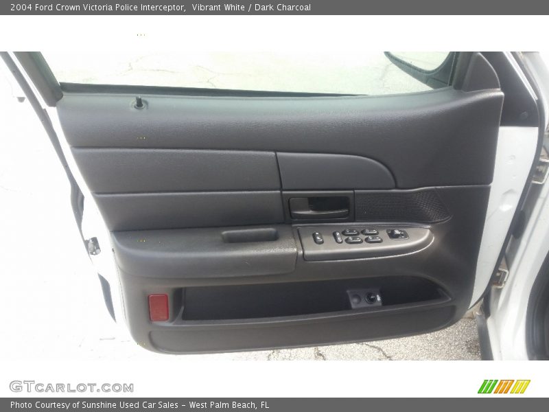 Vibrant White / Dark Charcoal 2004 Ford Crown Victoria Police Interceptor