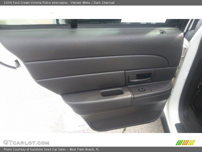 Vibrant White / Dark Charcoal 2004 Ford Crown Victoria Police Interceptor