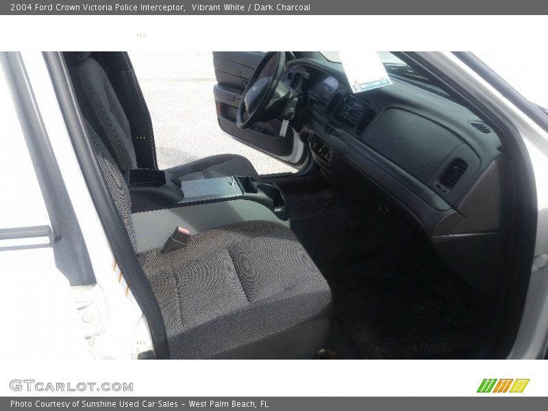Vibrant White / Dark Charcoal 2004 Ford Crown Victoria Police Interceptor