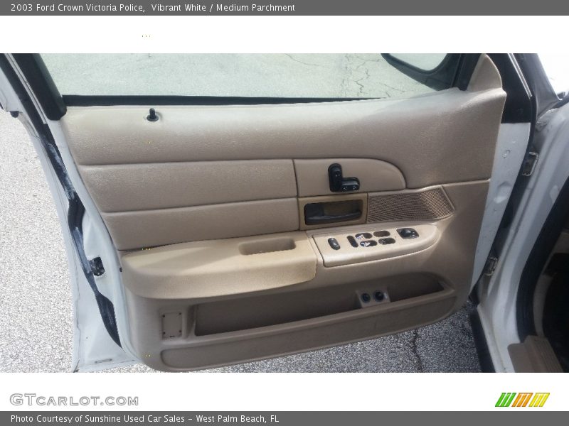 Vibrant White / Medium Parchment 2003 Ford Crown Victoria Police