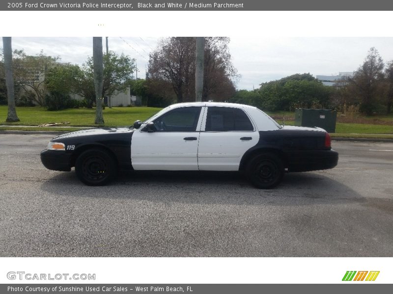Black and White / Medium Parchment 2005 Ford Crown Victoria Police Interceptor