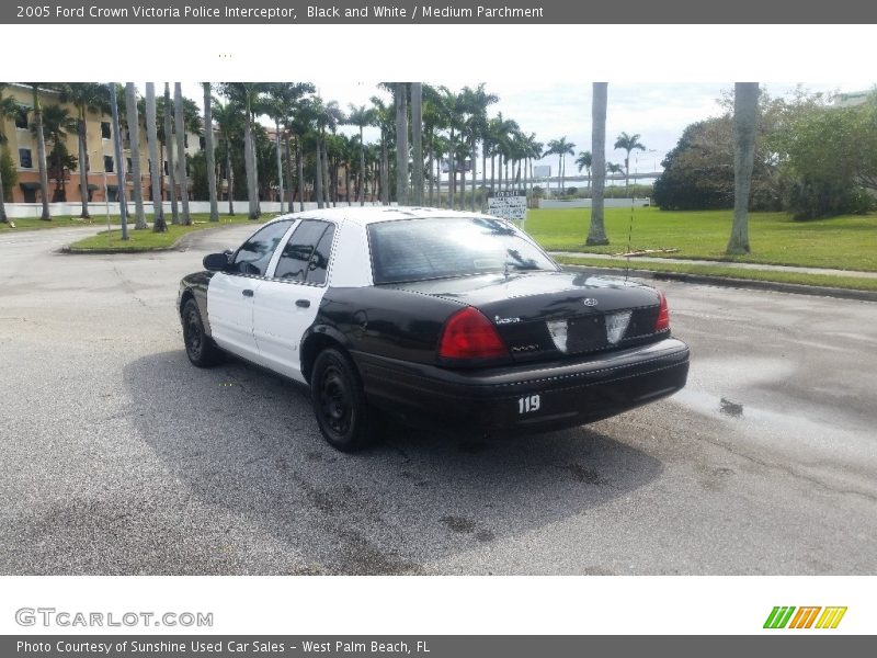 Black and White / Medium Parchment 2005 Ford Crown Victoria Police Interceptor
