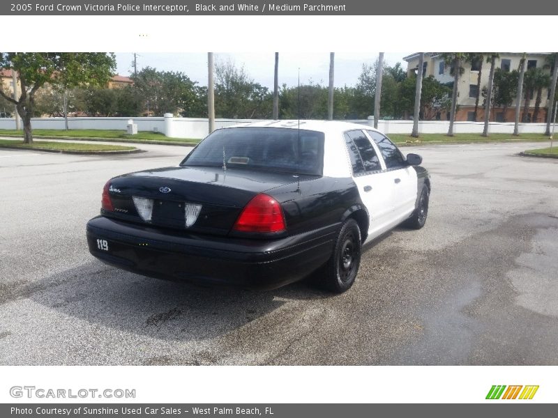 Black and White / Medium Parchment 2005 Ford Crown Victoria Police Interceptor
