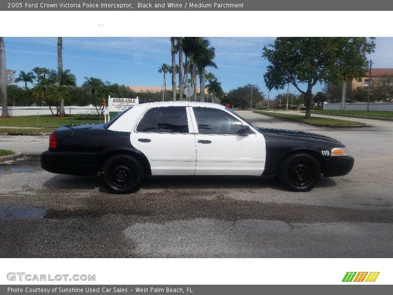 Black and White / Medium Parchment 2005 Ford Crown Victoria Police Interceptor