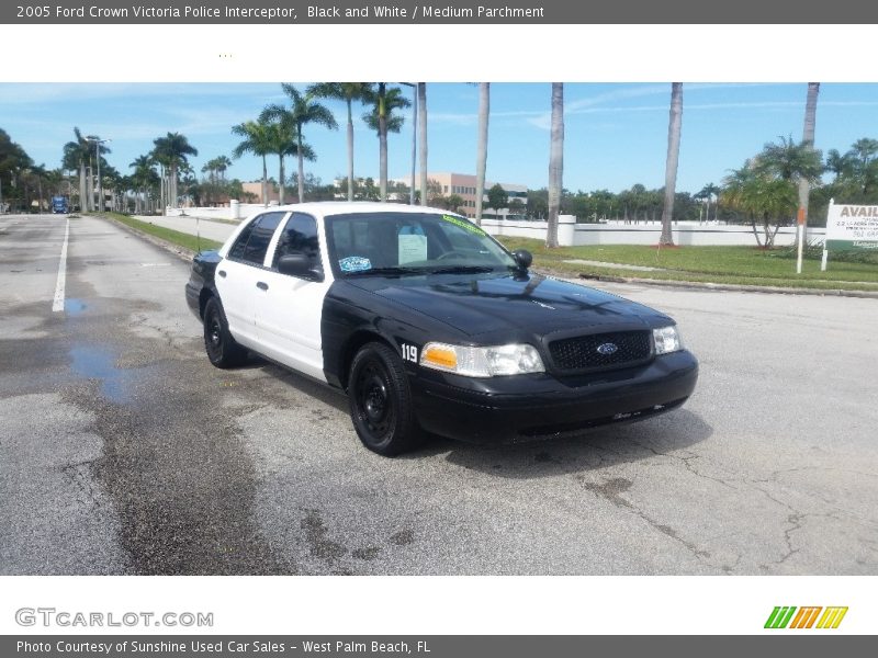 Black and White / Medium Parchment 2005 Ford Crown Victoria Police Interceptor