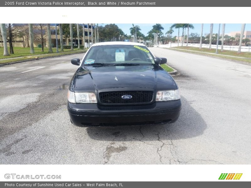 Black and White / Medium Parchment 2005 Ford Crown Victoria Police Interceptor