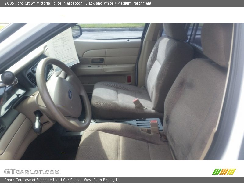 Black and White / Medium Parchment 2005 Ford Crown Victoria Police Interceptor