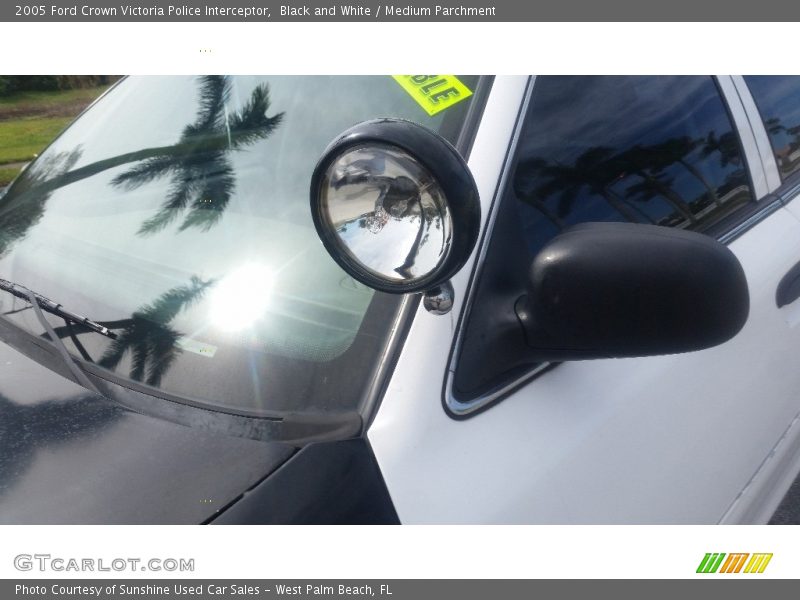 Black and White / Medium Parchment 2005 Ford Crown Victoria Police Interceptor