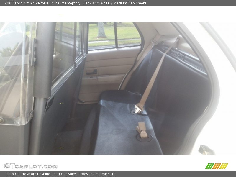 Black and White / Medium Parchment 2005 Ford Crown Victoria Police Interceptor