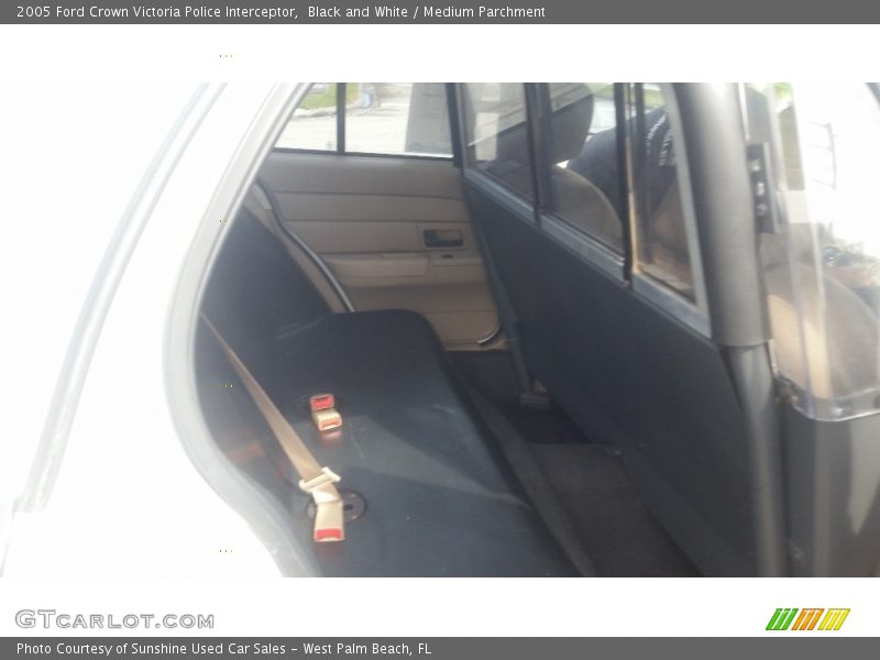 Black and White / Medium Parchment 2005 Ford Crown Victoria Police Interceptor