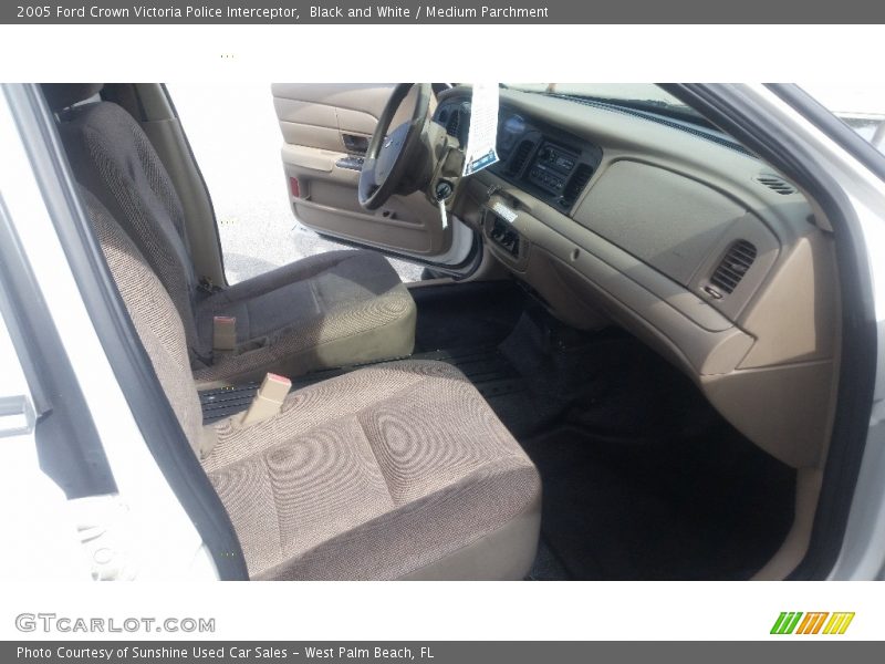 Black and White / Medium Parchment 2005 Ford Crown Victoria Police Interceptor