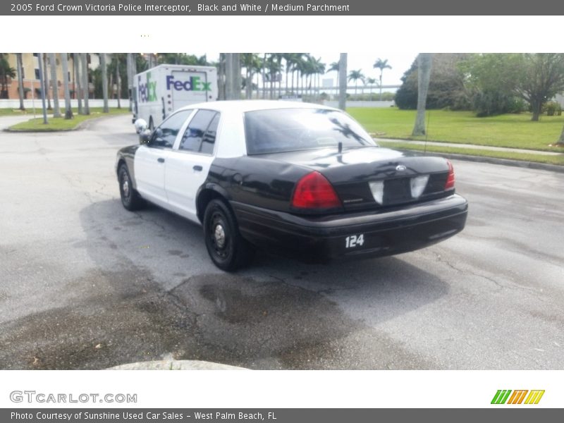 Black and White / Medium Parchment 2005 Ford Crown Victoria Police Interceptor