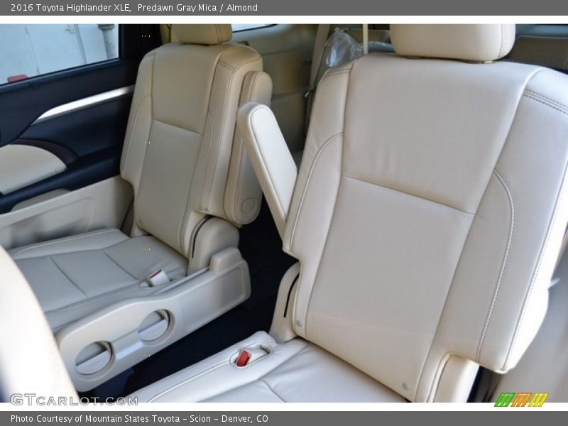 Predawn Gray Mica / Almond 2016 Toyota Highlander XLE