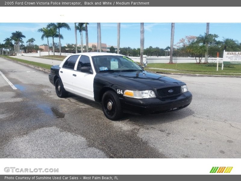 Black and White / Medium Parchment 2005 Ford Crown Victoria Police Interceptor