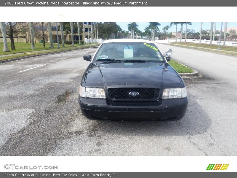 Black and White / Medium Parchment 2005 Ford Crown Victoria Police Interceptor