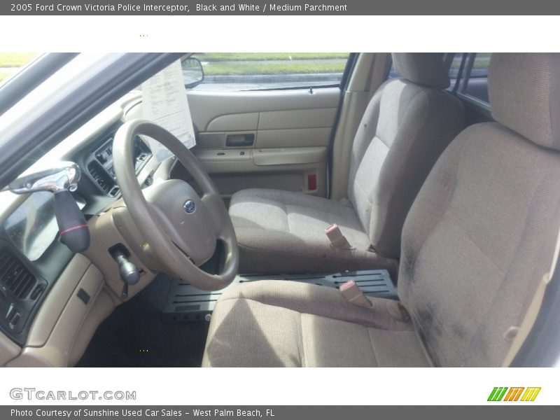 Black and White / Medium Parchment 2005 Ford Crown Victoria Police Interceptor