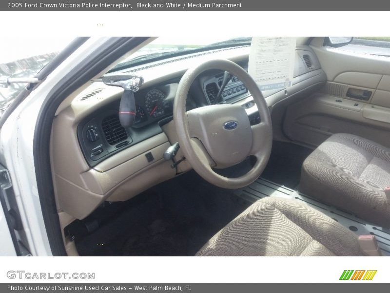 Black and White / Medium Parchment 2005 Ford Crown Victoria Police Interceptor