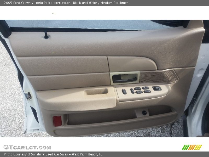 Black and White / Medium Parchment 2005 Ford Crown Victoria Police Interceptor