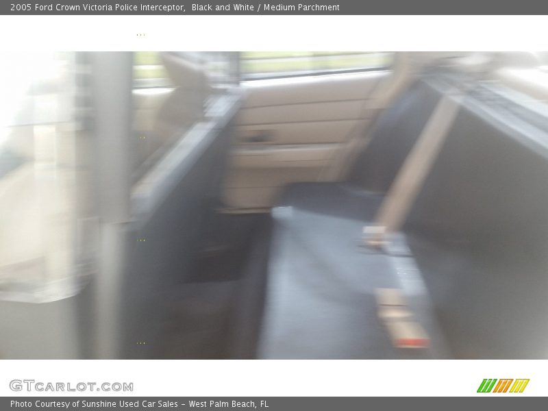 Black and White / Medium Parchment 2005 Ford Crown Victoria Police Interceptor