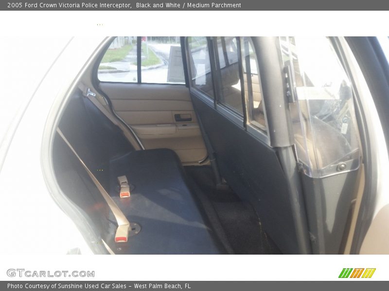 Black and White / Medium Parchment 2005 Ford Crown Victoria Police Interceptor