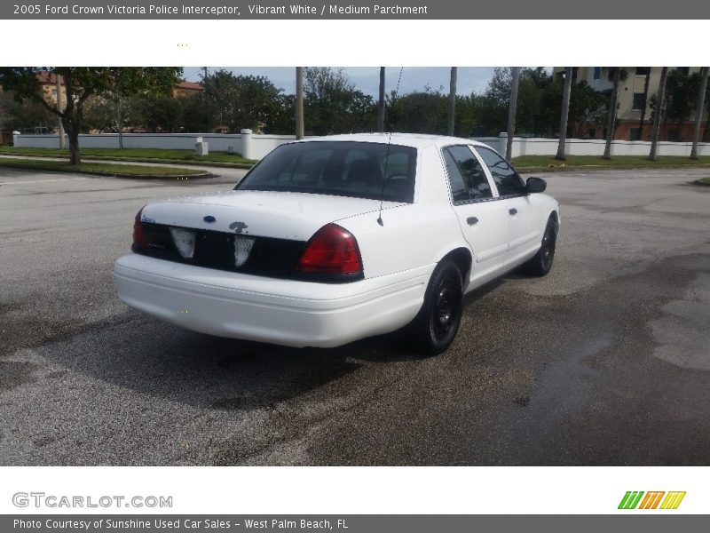Vibrant White / Medium Parchment 2005 Ford Crown Victoria Police Interceptor