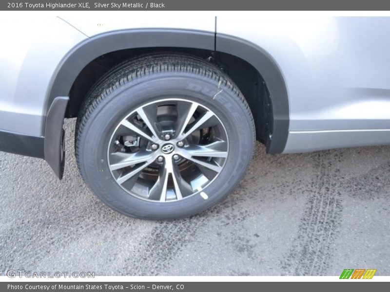 Silver Sky Metallic / Black 2016 Toyota Highlander XLE