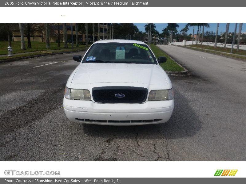 Vibrant White / Medium Parchment 2005 Ford Crown Victoria Police Interceptor