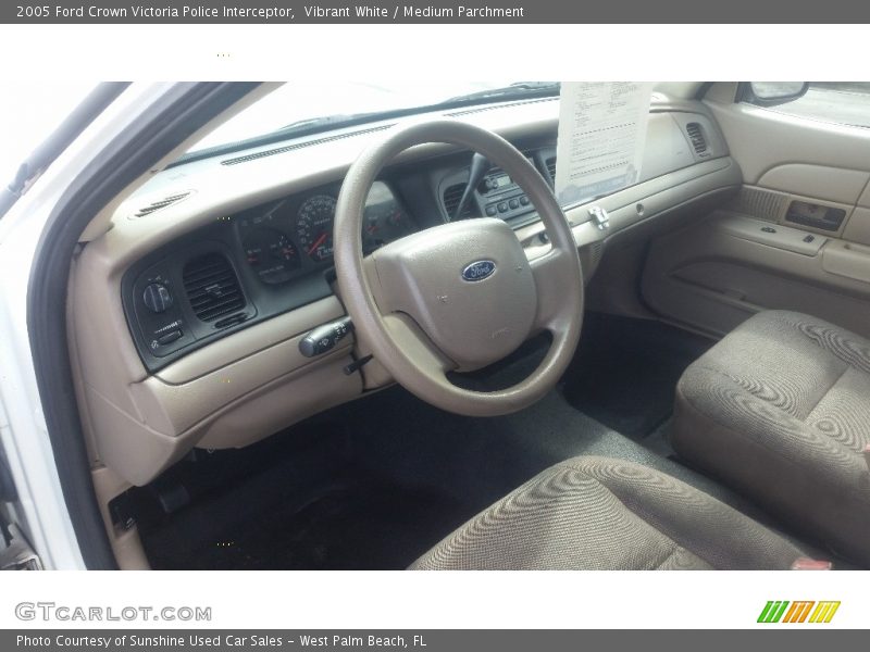 Vibrant White / Medium Parchment 2005 Ford Crown Victoria Police Interceptor