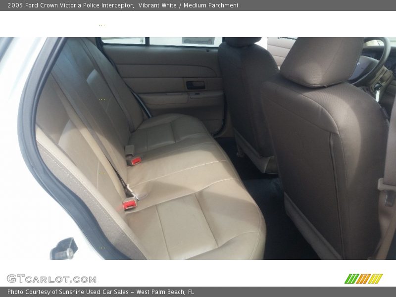 Vibrant White / Medium Parchment 2005 Ford Crown Victoria Police Interceptor