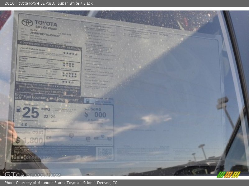Super White / Black 2016 Toyota RAV4 LE AWD