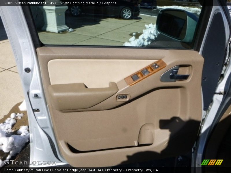 Silver Lightning Metallic / Graphite 2005 Nissan Pathfinder LE 4x4
