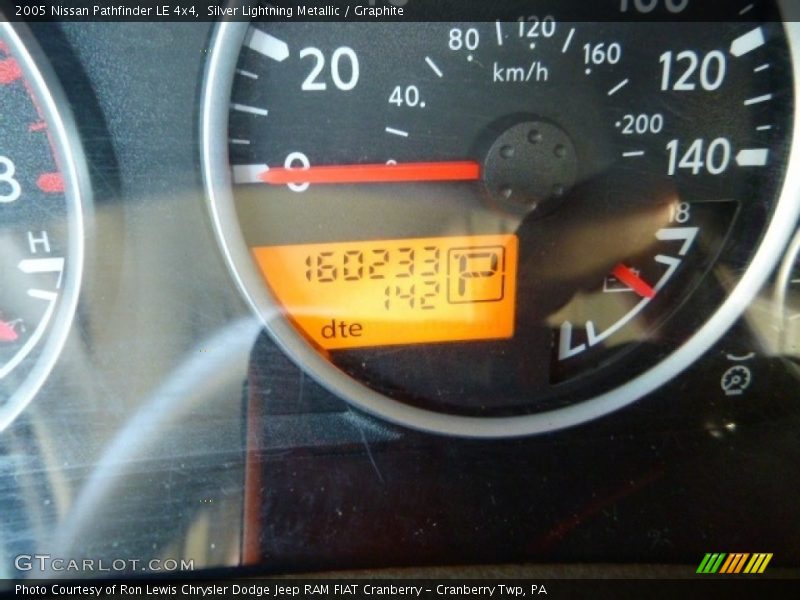 Silver Lightning Metallic / Graphite 2005 Nissan Pathfinder LE 4x4
