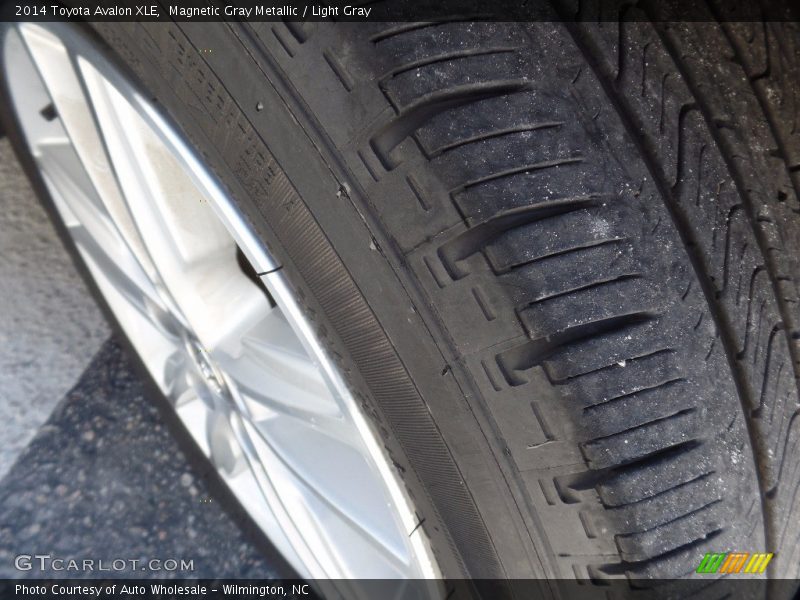 Magnetic Gray Metallic / Light Gray 2014 Toyota Avalon XLE