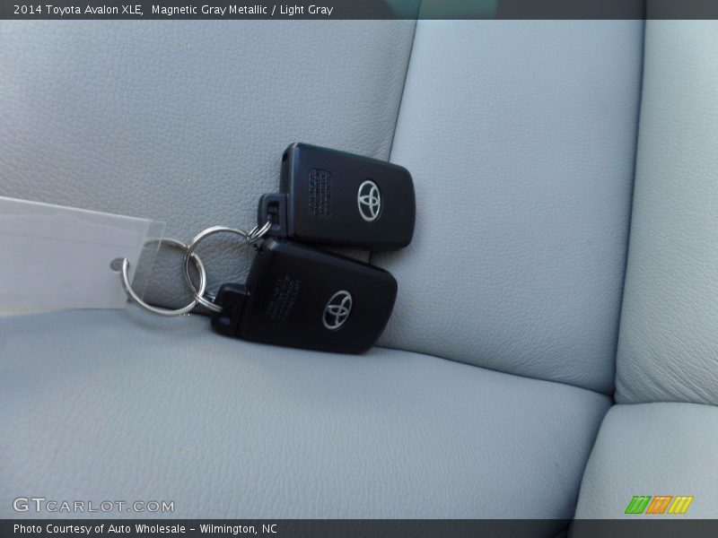 Magnetic Gray Metallic / Light Gray 2014 Toyota Avalon XLE
