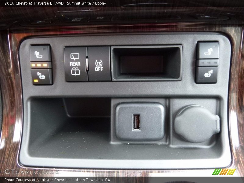 Summit White / Ebony 2016 Chevrolet Traverse LT AWD