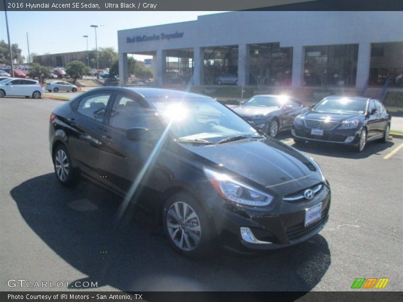 Ultra Black / Gray 2016 Hyundai Accent SE Sedan