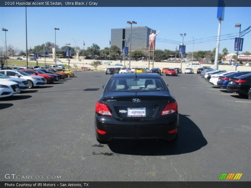 Ultra Black / Gray 2016 Hyundai Accent SE Sedan