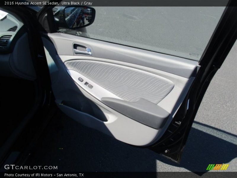 Ultra Black / Gray 2016 Hyundai Accent SE Sedan