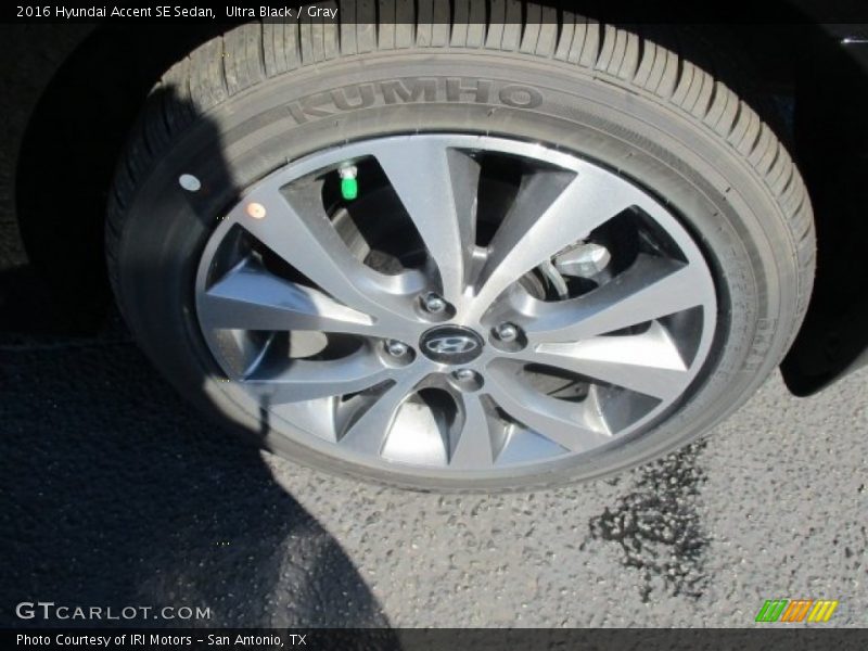 Ultra Black / Gray 2016 Hyundai Accent SE Sedan