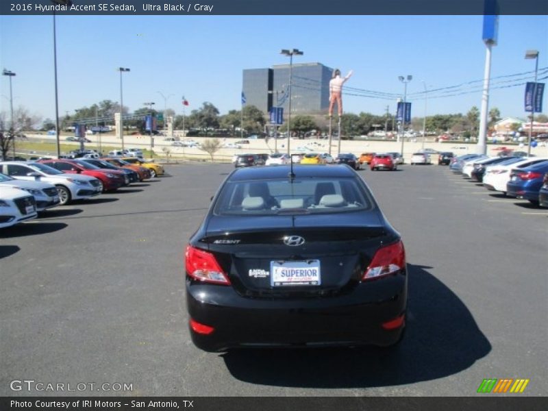 Ultra Black / Gray 2016 Hyundai Accent SE Sedan