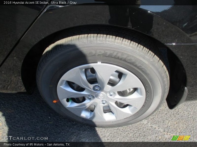 Ultra Black / Gray 2016 Hyundai Accent SE Sedan