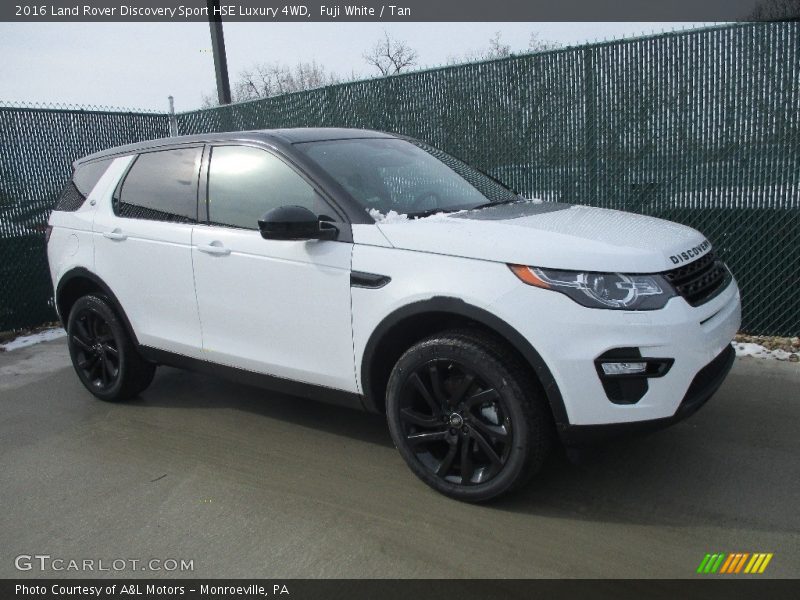 Front 3/4 View of 2016 Discovery Sport HSE Luxury 4WD