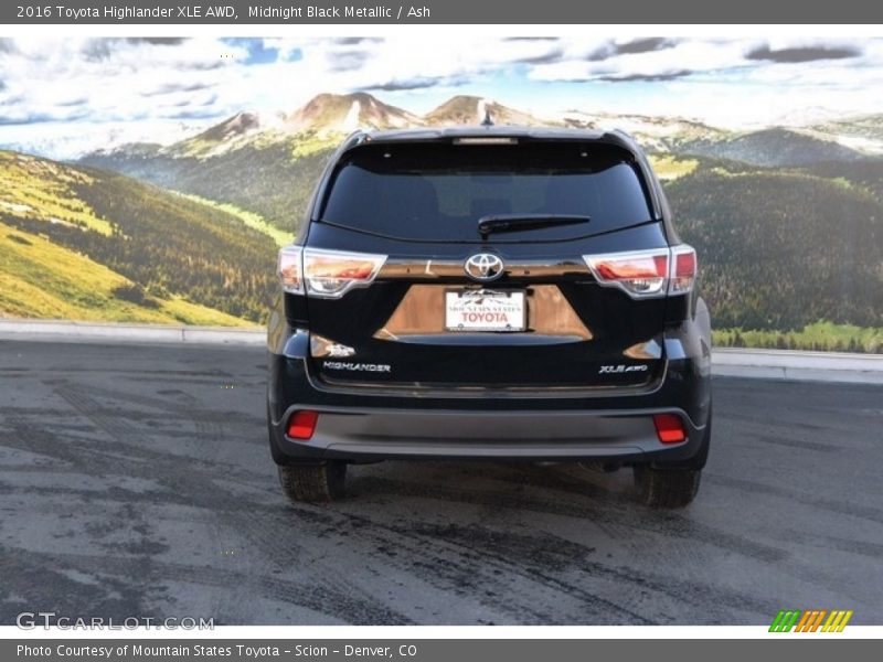 Midnight Black Metallic / Ash 2016 Toyota Highlander XLE AWD
